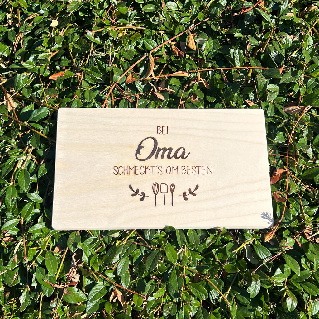 Geschenk Oma | Frühstücksbrett Holz | Schneidebrett Holz | Brotzeitbrett Gravur | Geburtstagsgeschenk | Bei Oma schmeckt's am besten