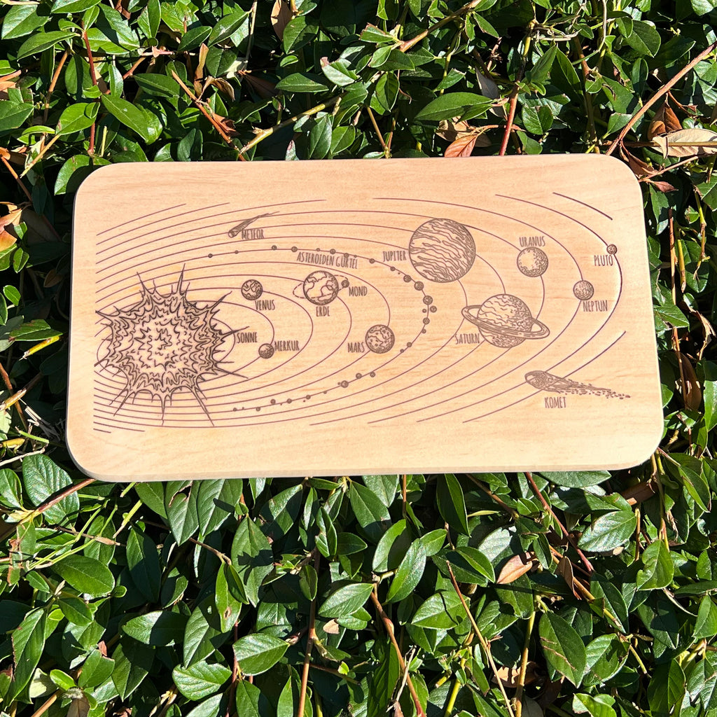 Frühstücksbrett Weltraum | Planetensystem Holzbrett | Schneidebrett Holz Gravur | Geschenk Geburtstag | Kunst | Brotzeitbrett Kinder
