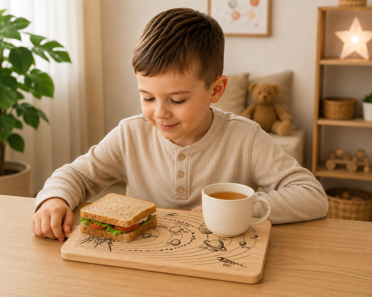 Frühstücksbrett Weltraum | Planetensystem Holzbrett | Schneidebrett Holz Gravur | Geschenk Geburtstag | Kunst | Brotzeitbrett Kinder